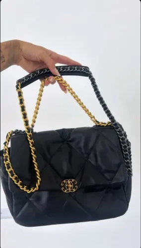 Bolsa Tiracolo Chanel n 19 preta - usado, bom estado.