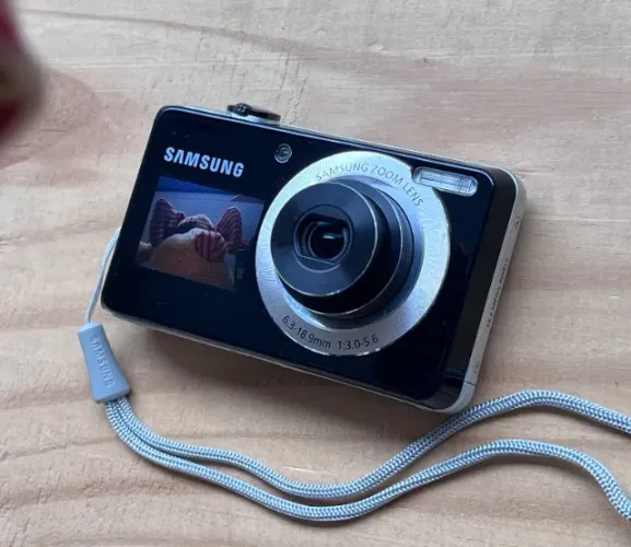 câmera samsung PL100