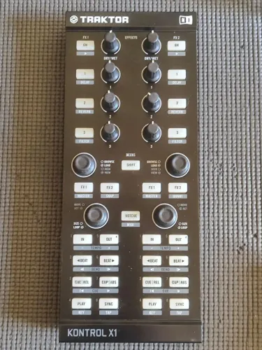 Traktor KONTROL X1