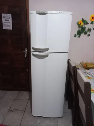 Vende-se geladeira Electrolux DF34 Frost Free 