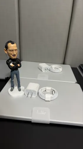 MacBook Neo Silver NOVO Sem caixa