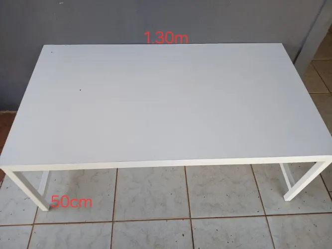 Mesa simples branca 130cmx50cm