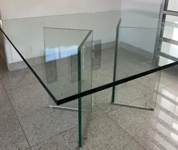 Mesa de jantar 140 x 140 cm - toda de vidro