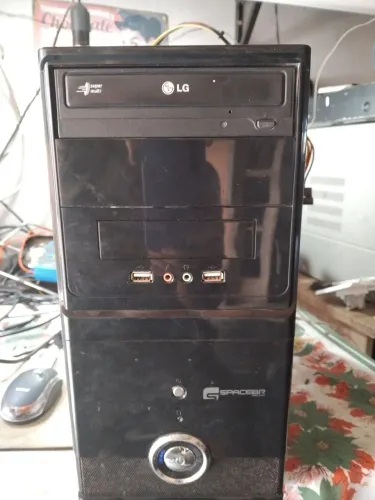 Cpu celeron j1800 2.41ghz 320hd 4gm ddr3 windows 10 instalado sem travar ótimo produto. 
