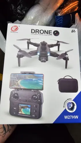 Drone completo com controle remoto e peças reserva 