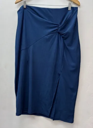 saia midi azul marinho com detalhe trançado