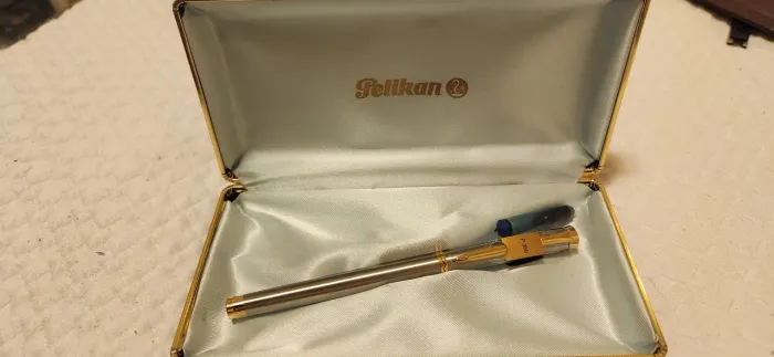 caneta tinteiro Pelikan modelo P-380 ouro 585