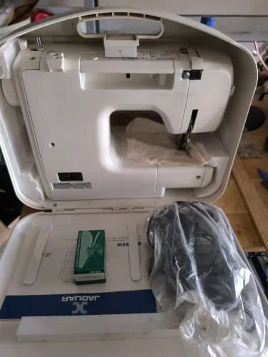 Máquina de costura jaguar modelo JS-690 110V