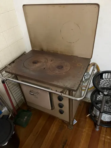 Fogão a gás com forno antigo