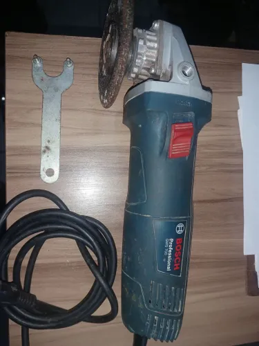 ESMERILHADEIRA BOSCH GWS 700 220