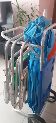 Carrinho de praia vira mesa