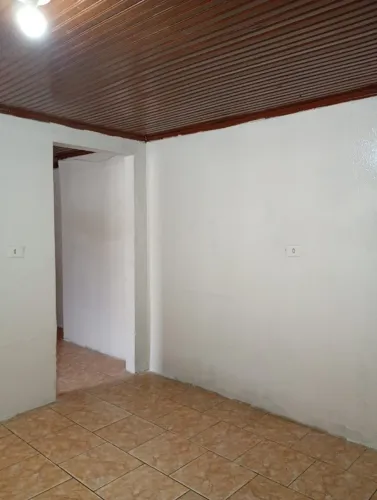 Casa para alugar no Boqueirão - 1 quarto, R$ 870 - Rua Maestro Carlos Frank