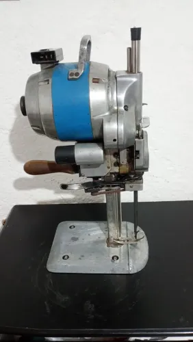 VENDO MÁQUINA DE CORTE USADA