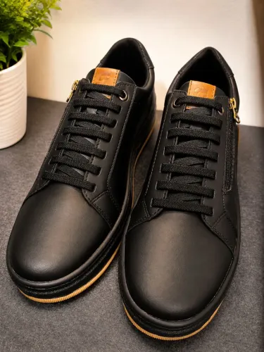 Sapatênis Preto Premium: Sofisticação e Conforto em Cada Passo".? N°43