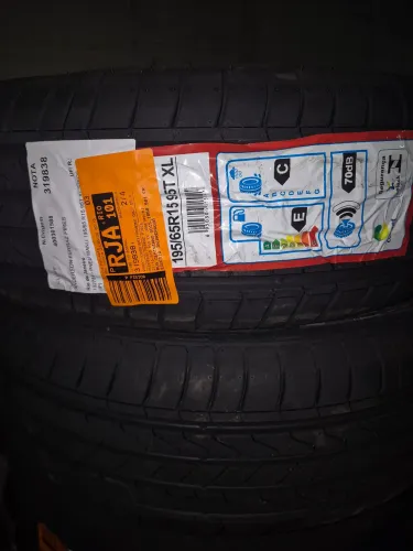 Pneus 195 65 Aro 15 novos com etiqueta!