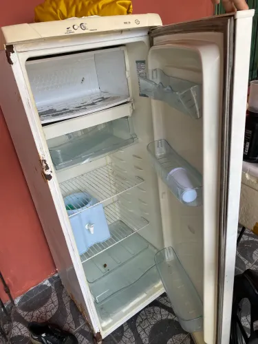 Vendo Geladeira 500 reais