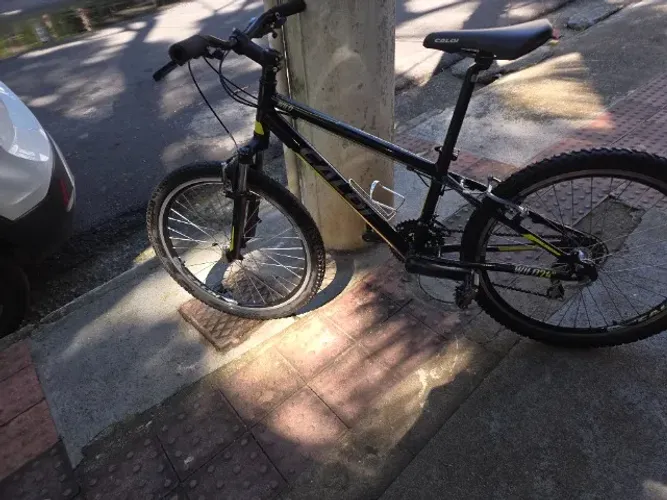 Bicicleta Caloi Wild 24 preta e amarelo Shimano. Pouco usada em excelente estado e revisad
