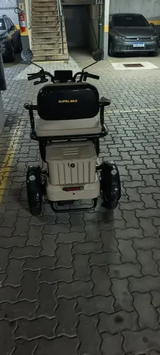 Triciclo elétrico 