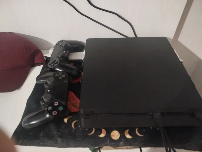 VENDO PLAYSTATION 4 SLIM