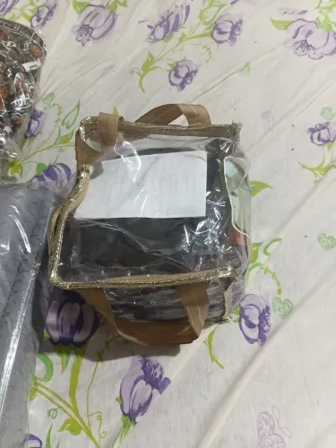 Vendo esses produtos babydool e colcha de cama todo esse material por 700