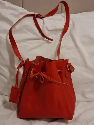 Linda bolsa Anacapri em couro vermelho