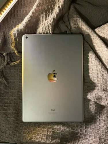 IPad 9ª geração, 64 gb, cor Prata + Capinha e Carregador