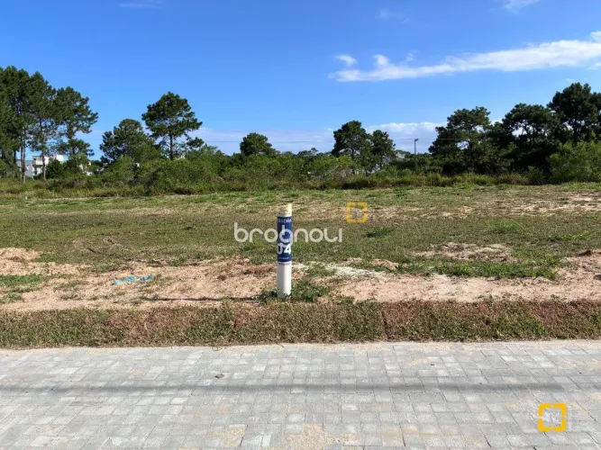 Brognoli Vende: Terreno de 385 m² com Escritura Pública em Florianópolis