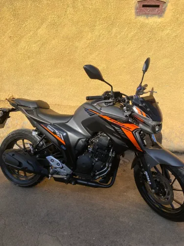 Vende-se moto