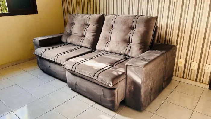 ? OLX Título: Sofá Retrátil e Reclinável 4 Lugares - Excelente Estado