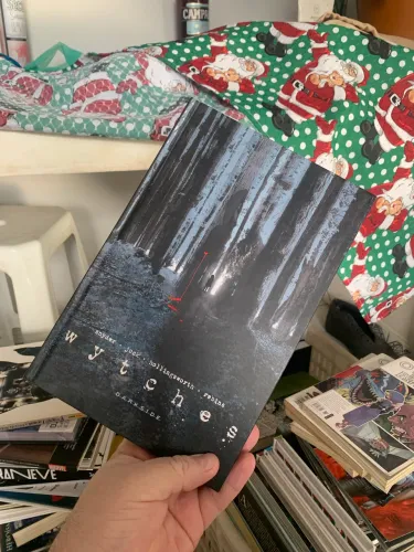 Wytches, Hq de Scott Snyder (editora darkside, capa dura)