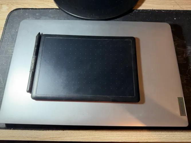 Notebook Lenovo + Mesa digitalizadora wacoom 