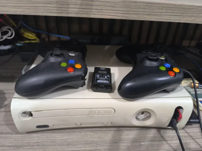 Xbox 360 desbloqueado Aurora + Fonte original + HD 500GB original + 72 jogos + 2 controles