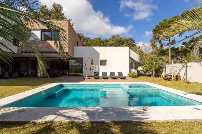 Casa à Venda no Condomínio Caeser Residence | 5 Suítes, Piscina | Santa Felicidade, Projet