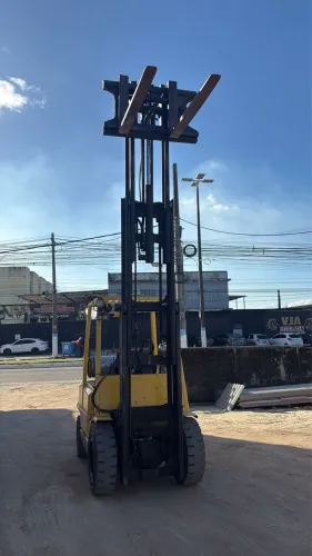Empilhadeira Hyster 2,5T Ano 2000 a Gás GLP com Torre Duplex e Side Shift