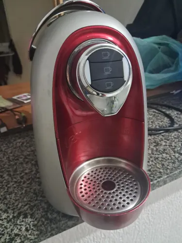 Cafeteira 3 corações vermelha e prata