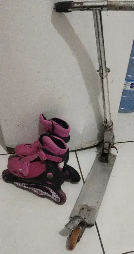 Patins e patinete de alumínio, usados.