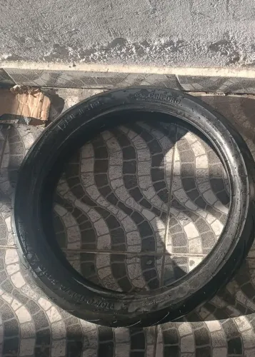 Pneu traseiro 17 seminovo sem câmera valor 150 Reais