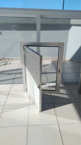 Porta alumínio