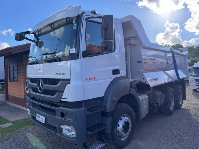 Axor 3344 ano 2018 caçamba 14m3