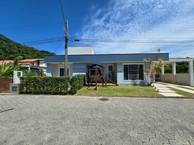 Casa no condomínio Condomínio Residencial Águas da Cachoeira para venda com 4 quartos, sen