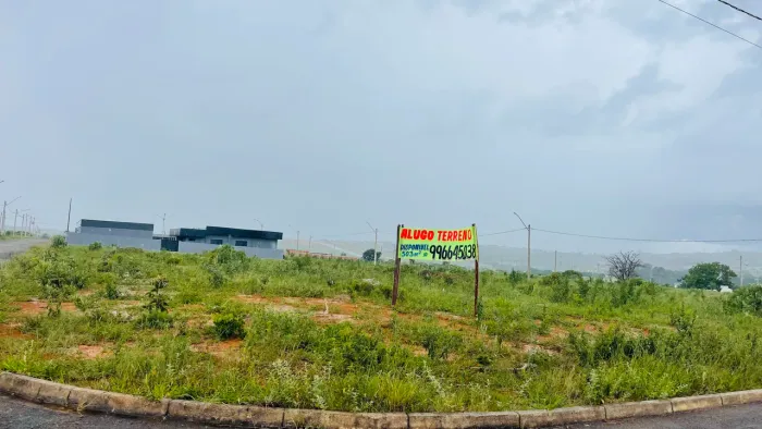     Aluguel de Terreno em Área Comercial - Perfeito para Empreender