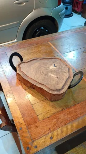 Tábua de carne com pegador de ferradura