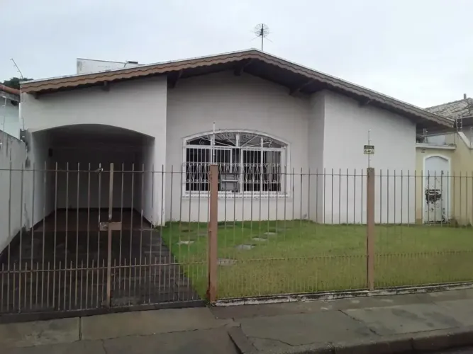 ?? Casa Térrea Ampla em Taubaté Venda ou Locação Residencial/Comercial