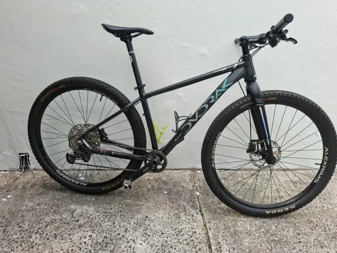 Bike híbrida Dvorak Shimano Deore 12v