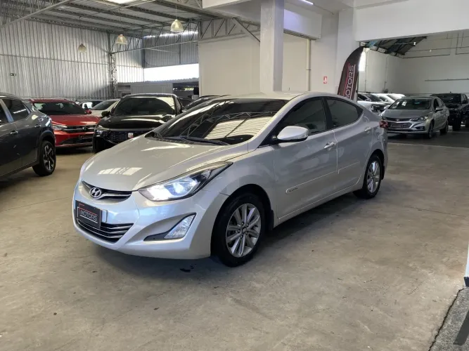 Hyundai Elantra GLS 2.0 16V Flex Aut. 2015