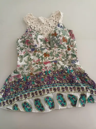 Blusa feminina estampada com renda