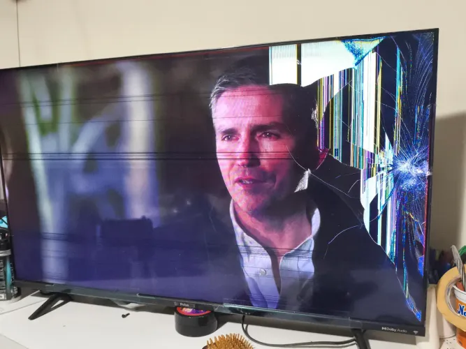 Smart tv Philco com tela quebrada