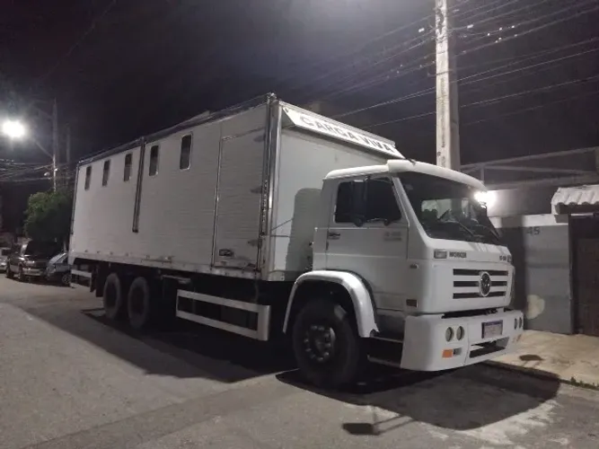 VENDO CAMINHÃO CARGA VIVA 