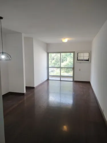 Apartamento para aluguel possui 96,00 metros quadrados e 2 quartos em Humaitá - Rio de Jan