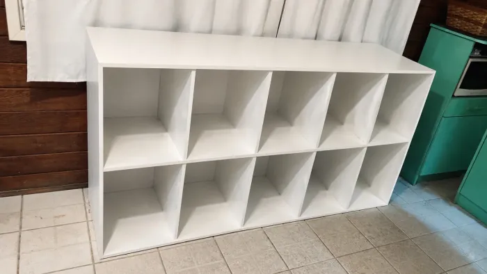 Vendo mesa com 4 cadeiras e móvel com nichos em mdf